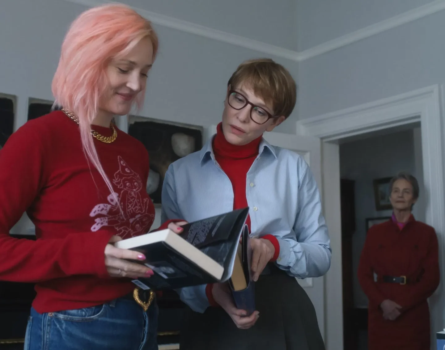 Scena dal film Father Mother Sister Brother