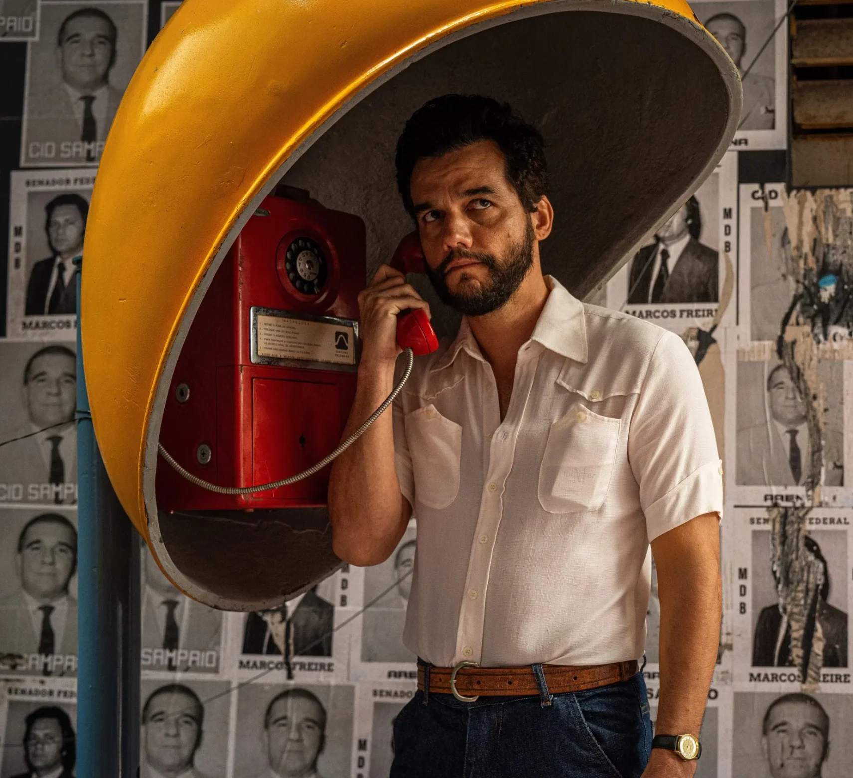 Scena dal film L’agente segreto (o agente secreto)