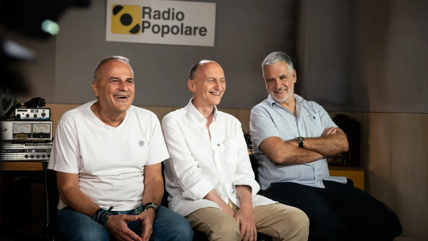 Scena dal film L'assurda storia della Gialappa's Band
